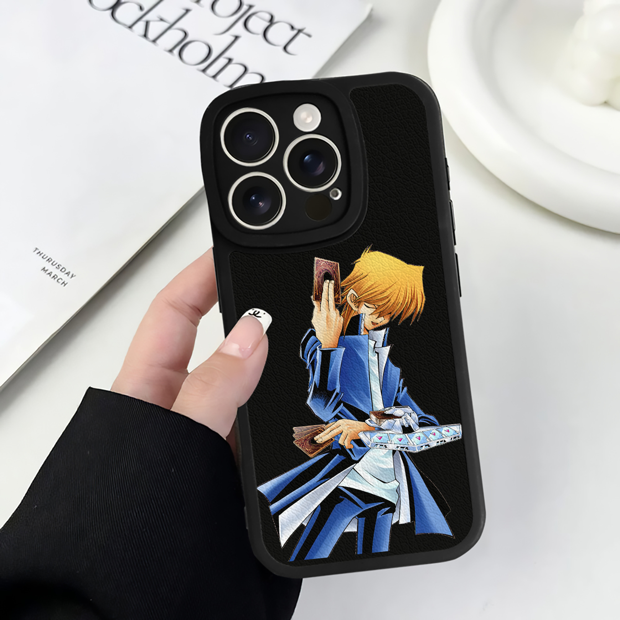 遊☆戯☆王 Yu-Gi-Oh! 【iPhone 16シリーズ対応】シリコンスマホケース（レザー調） 材質：シリコン